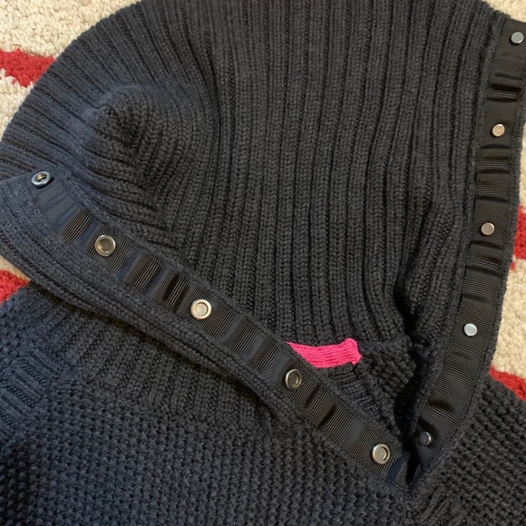 Lululemon navy sweater size between 4 and 6 - Picture 3 of 8